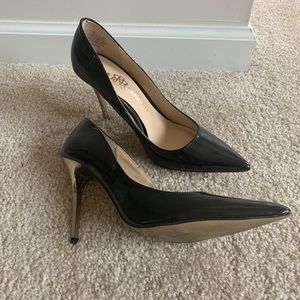 Black pumps/silver heels